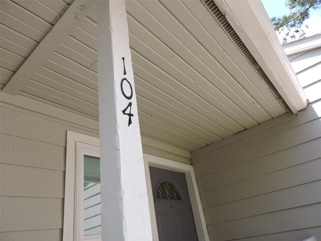 property at 17401 Red Oak Dr