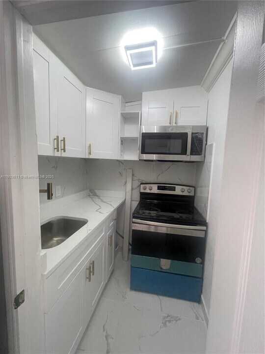 730 NW 177th Terrace in Miami, FL - Building Photo