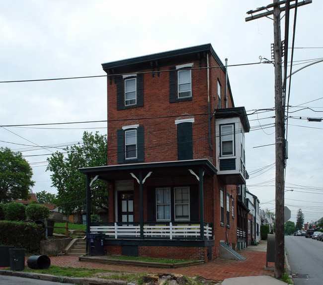 237 E Wood St in Norristown, PA - Building Photo - Building Photo