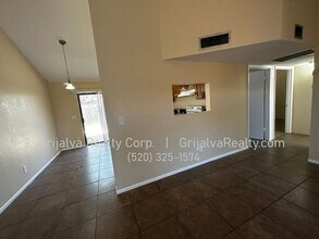 2020 N Madelyn Ave in Tucson, AZ - Building Photo - Building Photo