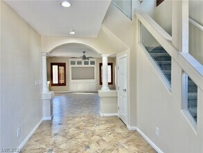 6125 W Cambiata Ct in Las Vegas, NV - Foto de edificio - Building Photo