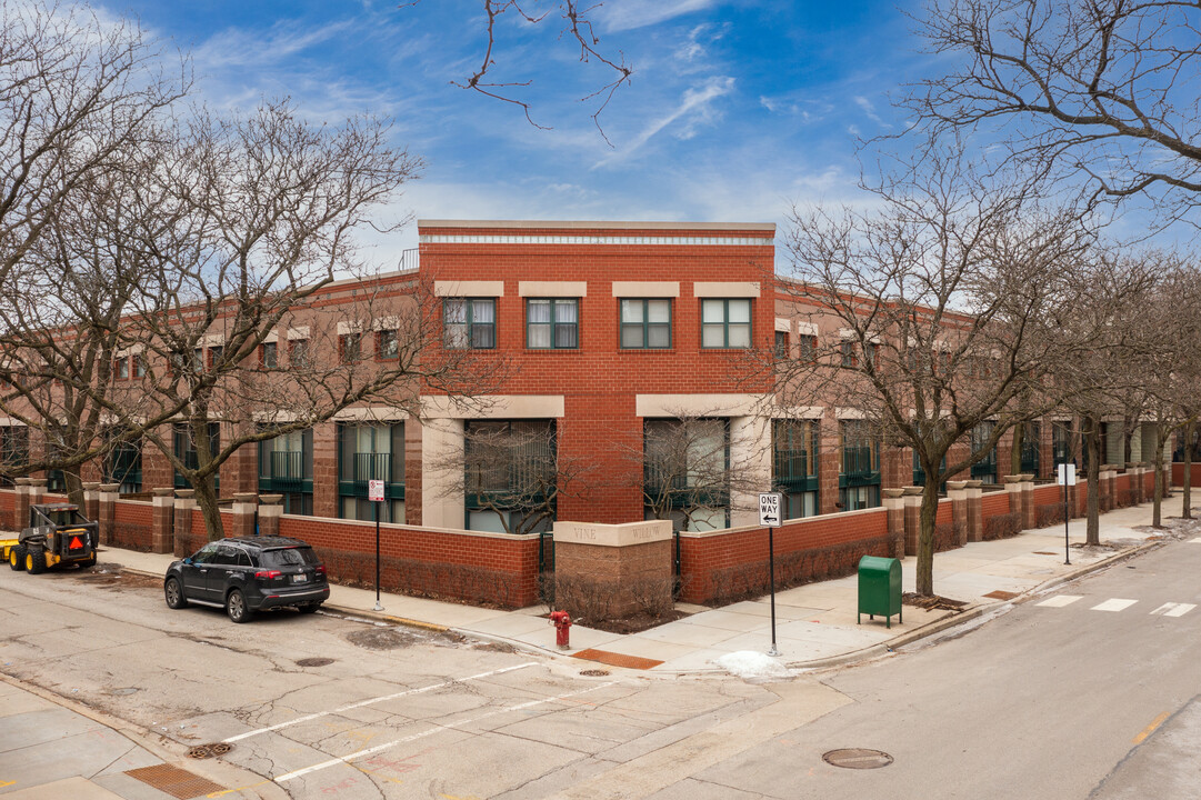 641 W Willow St in Chicago, IL - Building Photo