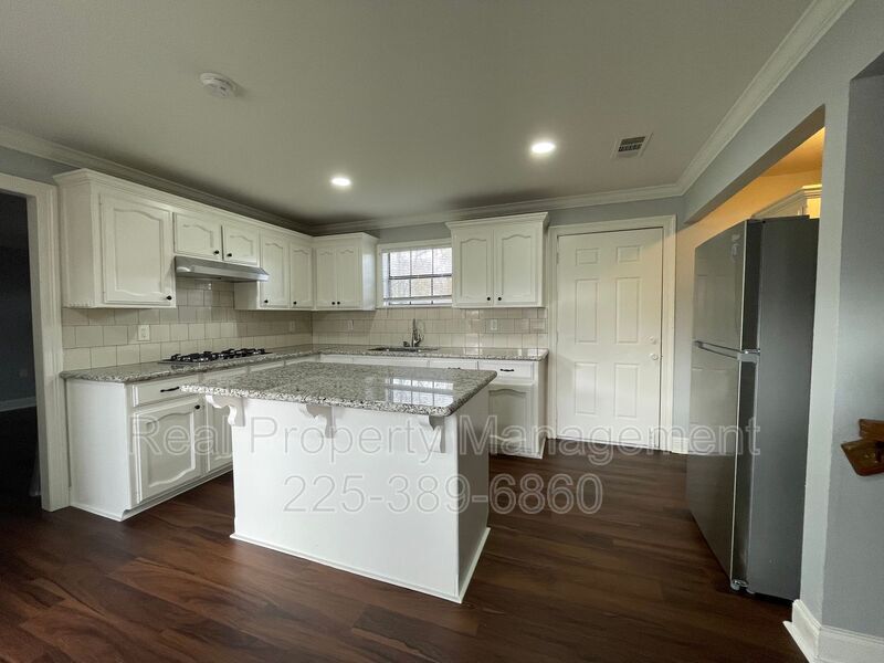 38294 1494 in Prairieville, LA - Building Photo