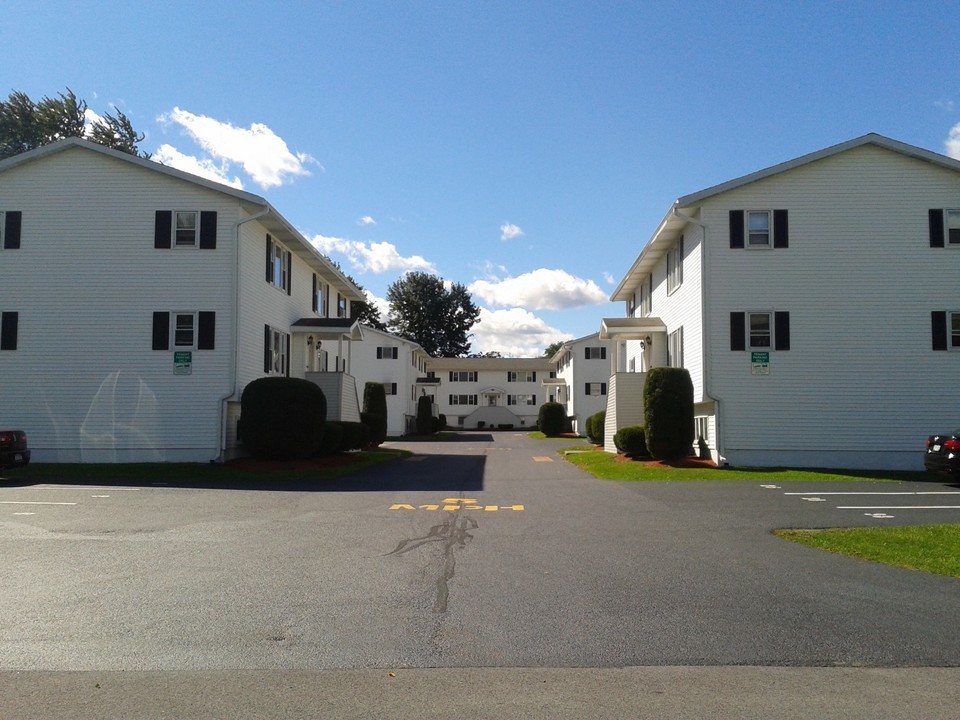 Yorkville Manor Apartments in Yorkville, NY - Building Photo