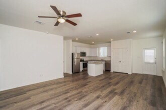 1637 Viola Ln in New Braunfels, TX - Foto de edificio - Building Photo