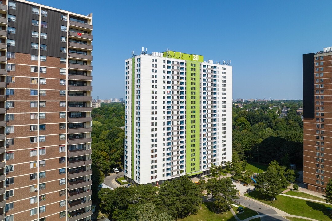 30 Teesdale Pl in Toronto, ON - Building Photo