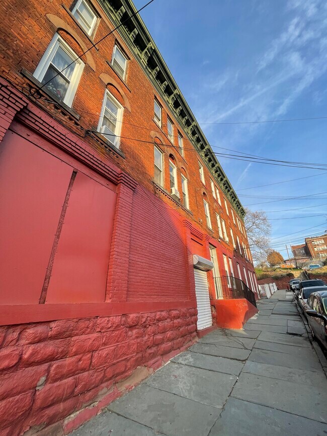65 Oak St Rentals in Paterson, NJ