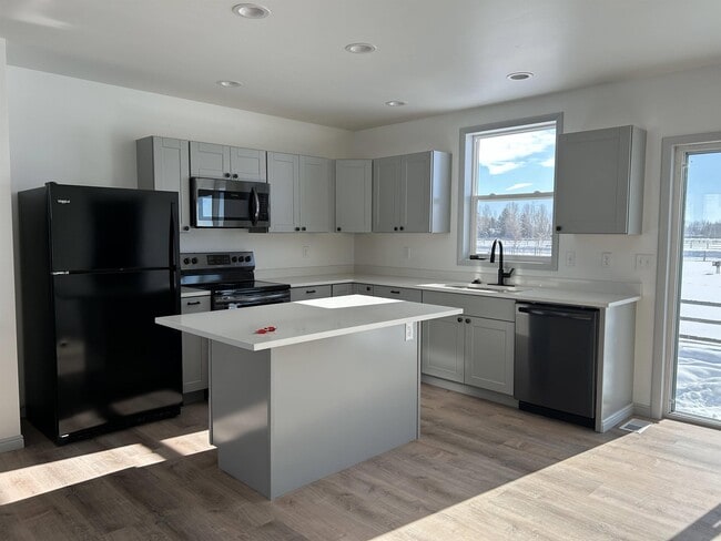 914 River Bend St in Pinedale, WY - Building Photo - Building Photo