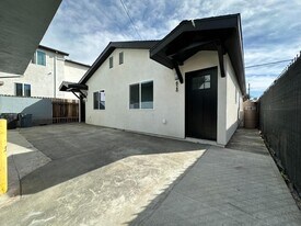 628-624 W 54th St in Los Angeles, CA - Building Photo