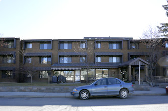 Kendale House in Calgary, AB - Building Photo - Building Photo