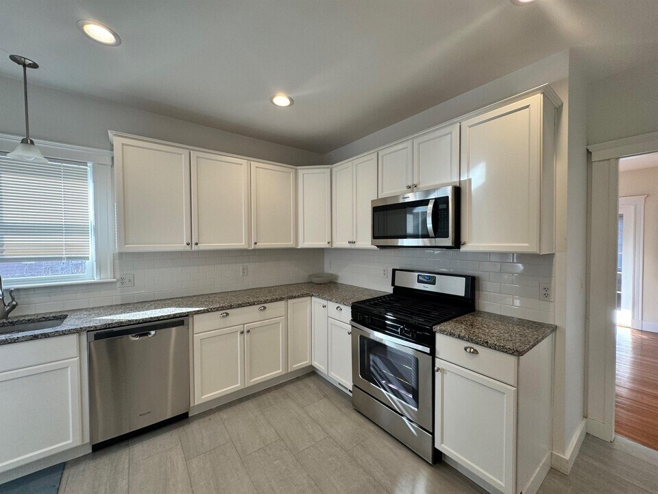 5 Gorham Rd, Unit 2 in Medford, MA - Building Photo