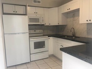 5317 NW 18th St in Lauderhill, FL - Building Photo - Building Photo