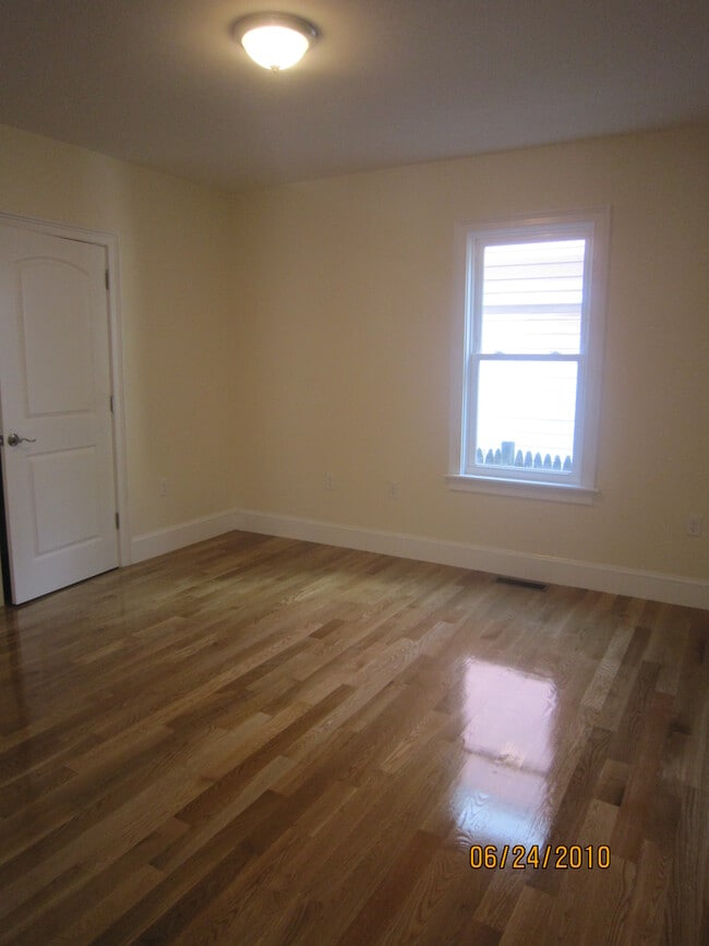 57 Greenleaf Ave, Unit unit 2 in Medford, MA - Building Photo - Building Photo