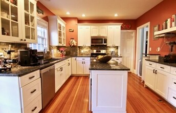 34 Bates St in Cambridge, MA - Building Photo - Building Photo