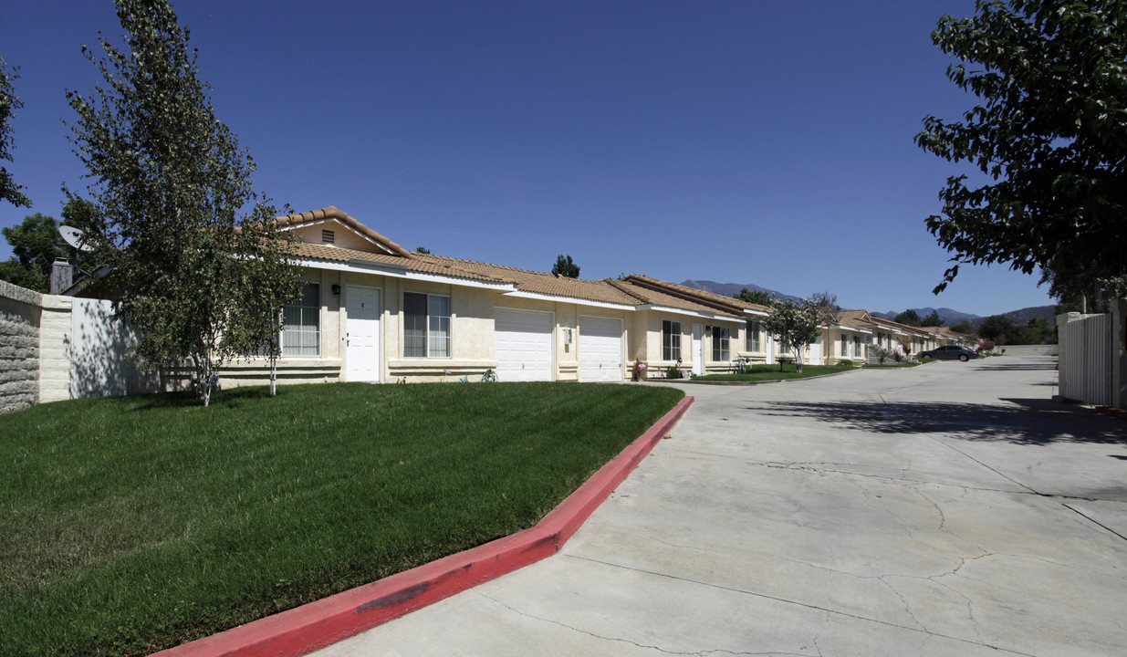 Sherrystone Terrace Townhome in Yucaipa, CA - Building Photo