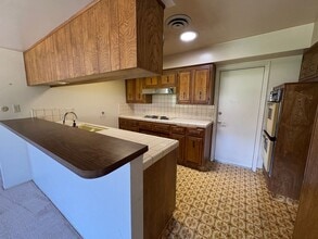 6005 Indian Wells Ave in Bakersfield, CA - Building Photo - Building Photo