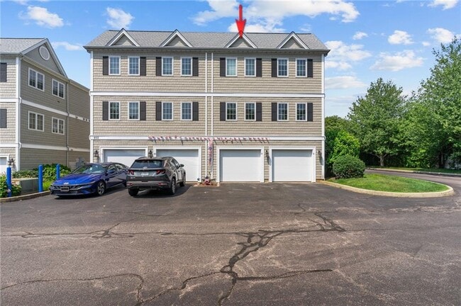 683 Metacom Ave in Bristol, RI - Building Photo - Building Photo