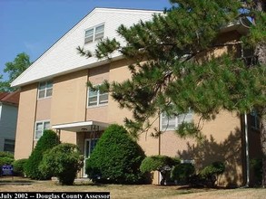 Kelly Gene Apartments in Omaha, NE - Foto de edificio - Building Photo