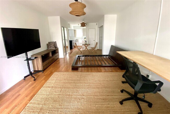 158 Ocean Dr in Miami Beach, FL - Foto de edificio - Building Photo