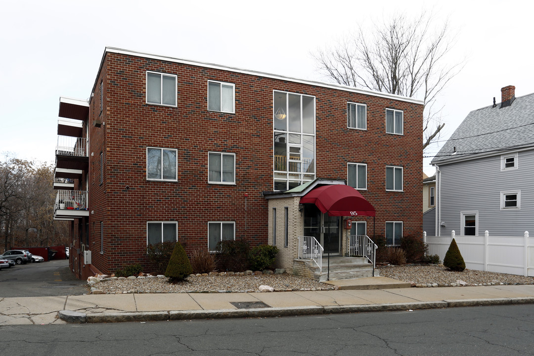 95 Clifton St in Malden, MA - Foto de edificio