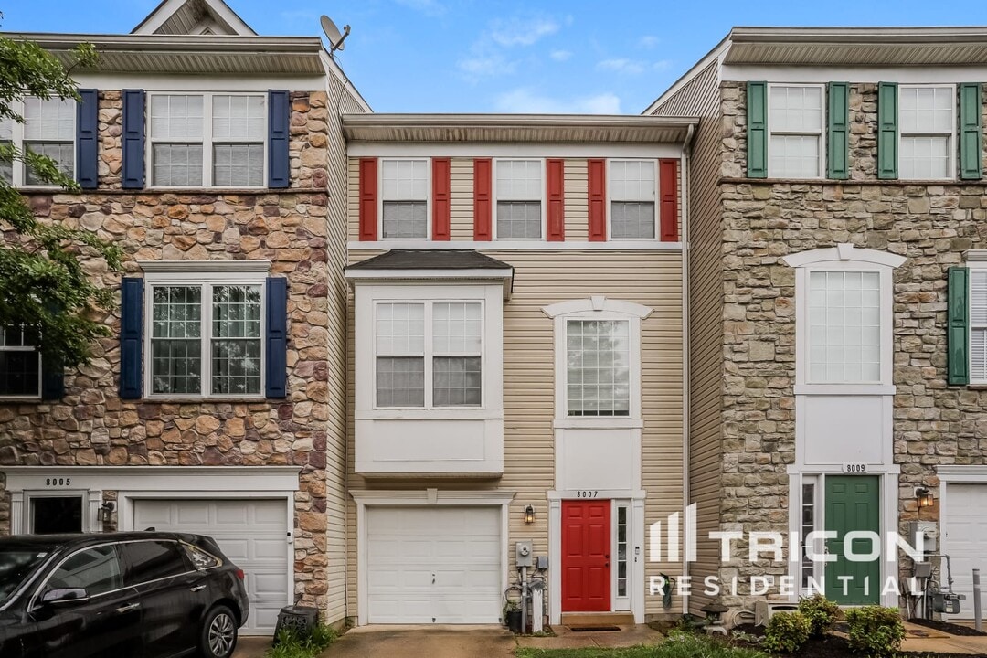 8007 Apple Valley Dr in Pasadena, MD - Building Photo