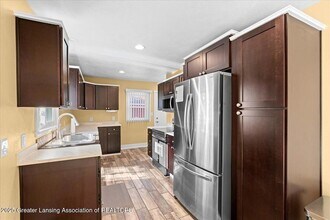 2353 Hulett Rd in Okemos, MI - Foto de edificio - Building Photo