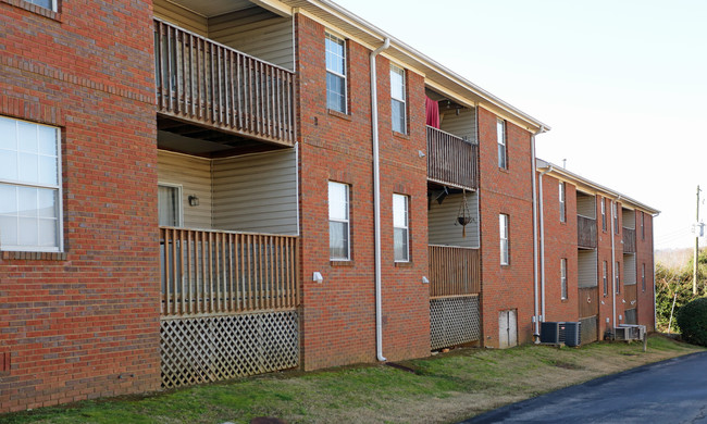 Cahaba Brook Apartments in Birmingham, AL - Building Photo - Building Photo