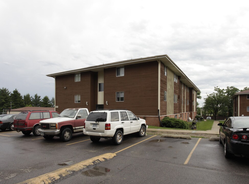 The Oaks in Des Moines, IA - Building Photo