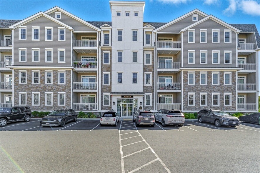 320 Middlesex Ave, Unit A202 in Medford, MA - Building Photo