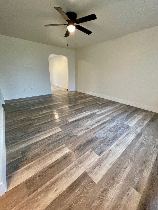 property at 313 N Riverside Dr