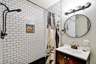 319 E Courtland Pl in San Antonio, TX - Building Photo - Building Photo