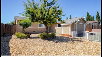 151 Marquette Ave in Vallejo, CA - Building Photo