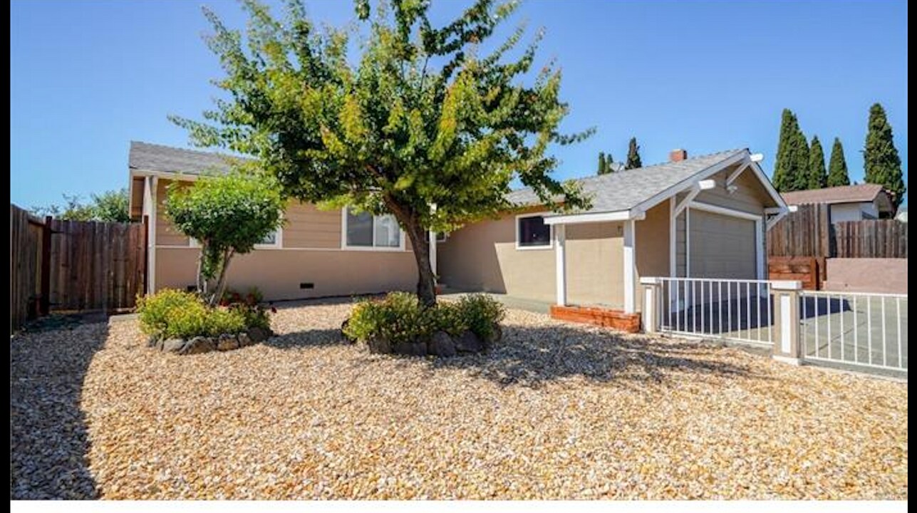 151 Marquette Ave in Vallejo, CA - Foto de edificio