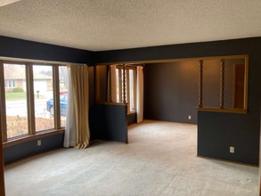 2342 N Winstead Cir in Wichita, KS - Foto de edificio - Building Photo