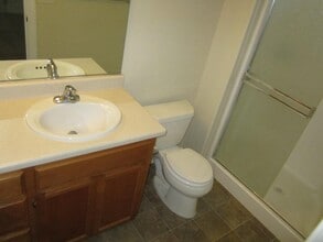 101 Cottonwood Dr in Eagle Point, OR - Building Photo - Building Photo