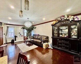 20-52 32nd St-Unit -1 in Queens, NY - Building Photo - Building Photo