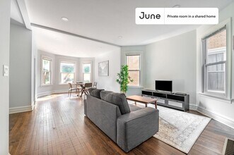 Room in Shared 4 bed/2 bath home, Unit A in Chicago, IL - Building Photo - Building Photo