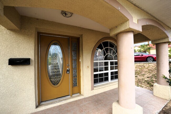 903 E Main St in Haines City, FL - Foto de edificio - Building Photo