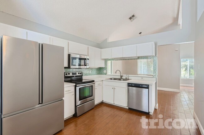 28534 Tall Grass Dr in Zephyrhills, FL - Foto de edificio - Building Photo