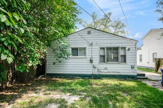 21415 Atlantic Ave in Warren, MI - Building Photo - Building Photo