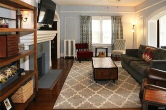 7104 Clayton Rd in Richmond Heights, MO - Building Photo - Building Photo