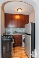 550 W Arlington Pl, Unit 308 in Chicago, IL - Building Photo - Building Photo