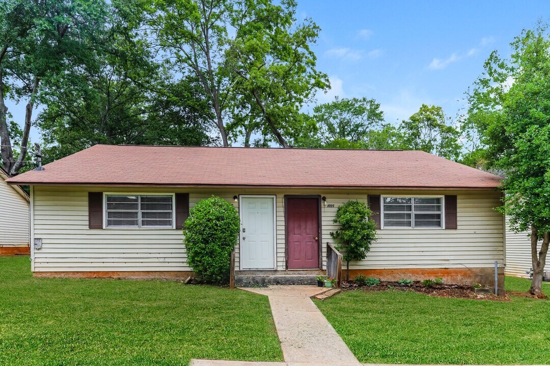 1005-1007 W Slaton Ave in Griffin, GA - Building Photo