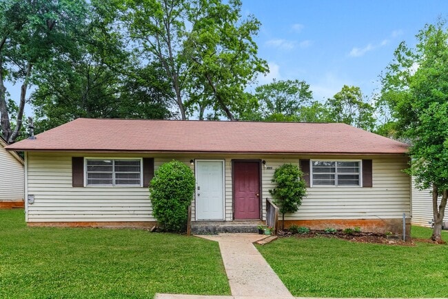 property at 1005-1007 W Slaton Ave
