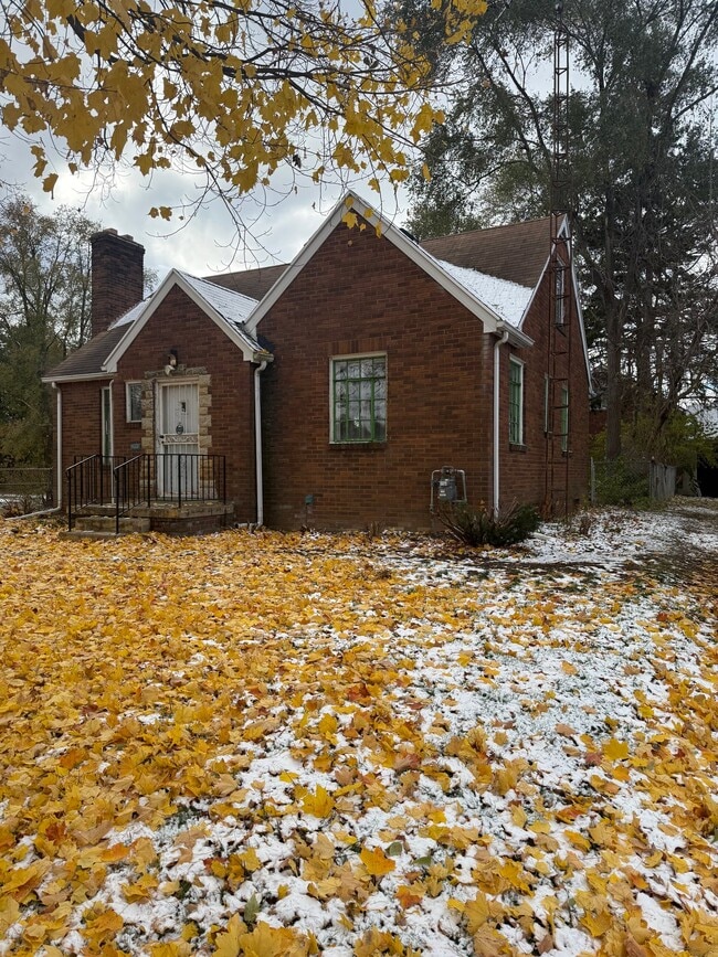 3101 Iroquois Ave in Flint, MI - Foto de edificio - Building Photo