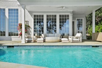 19 Weeds Landing in Darien, CT - Foto de edificio - Building Photo