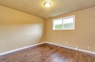 1148-1268 Kennedy St in Woodburn, OR - Building Photo - Interior Photo