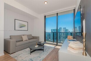 398 NE 5th St, Unit 4417 in Miami, FL - Building Photo