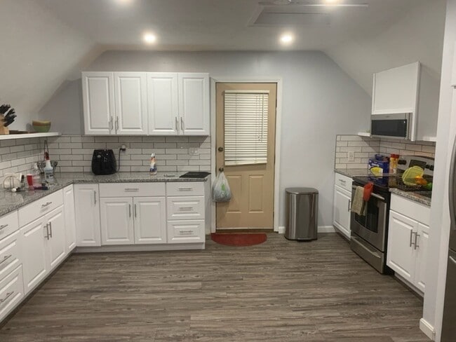 174 Porter St in Stoughton, MA - Building Photo - Building Photo