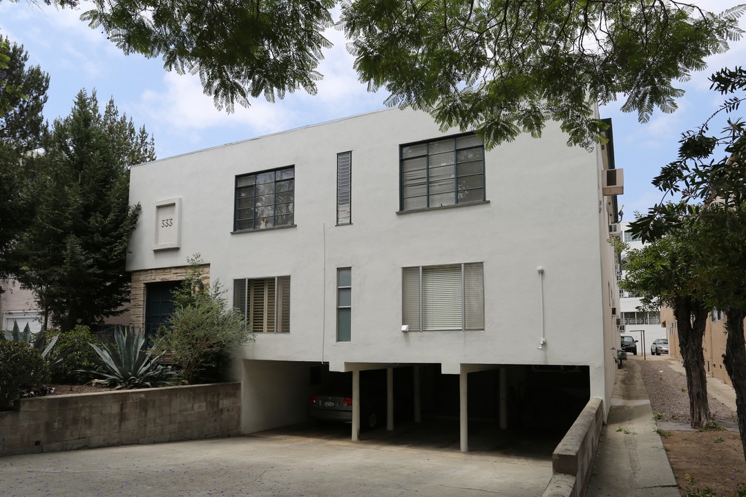 333 N Oakhurst Dr in Beverly Hills, CA - Building Photo